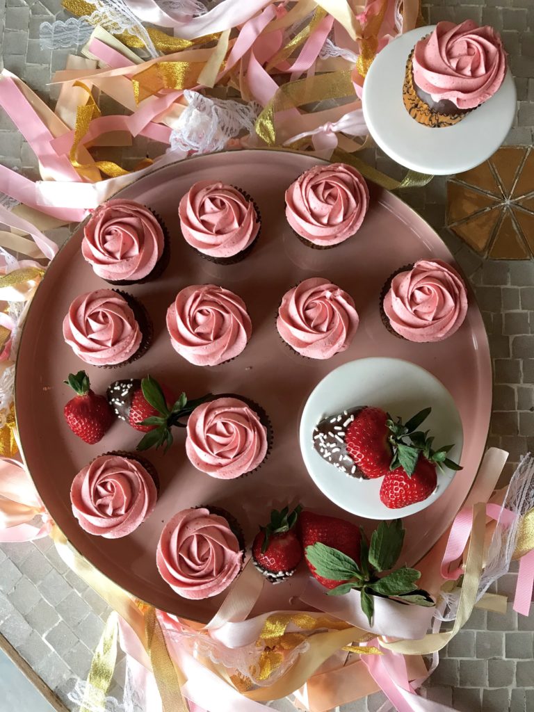 Chocolate Covered Strawberry Cupcakes with Real Strawberries